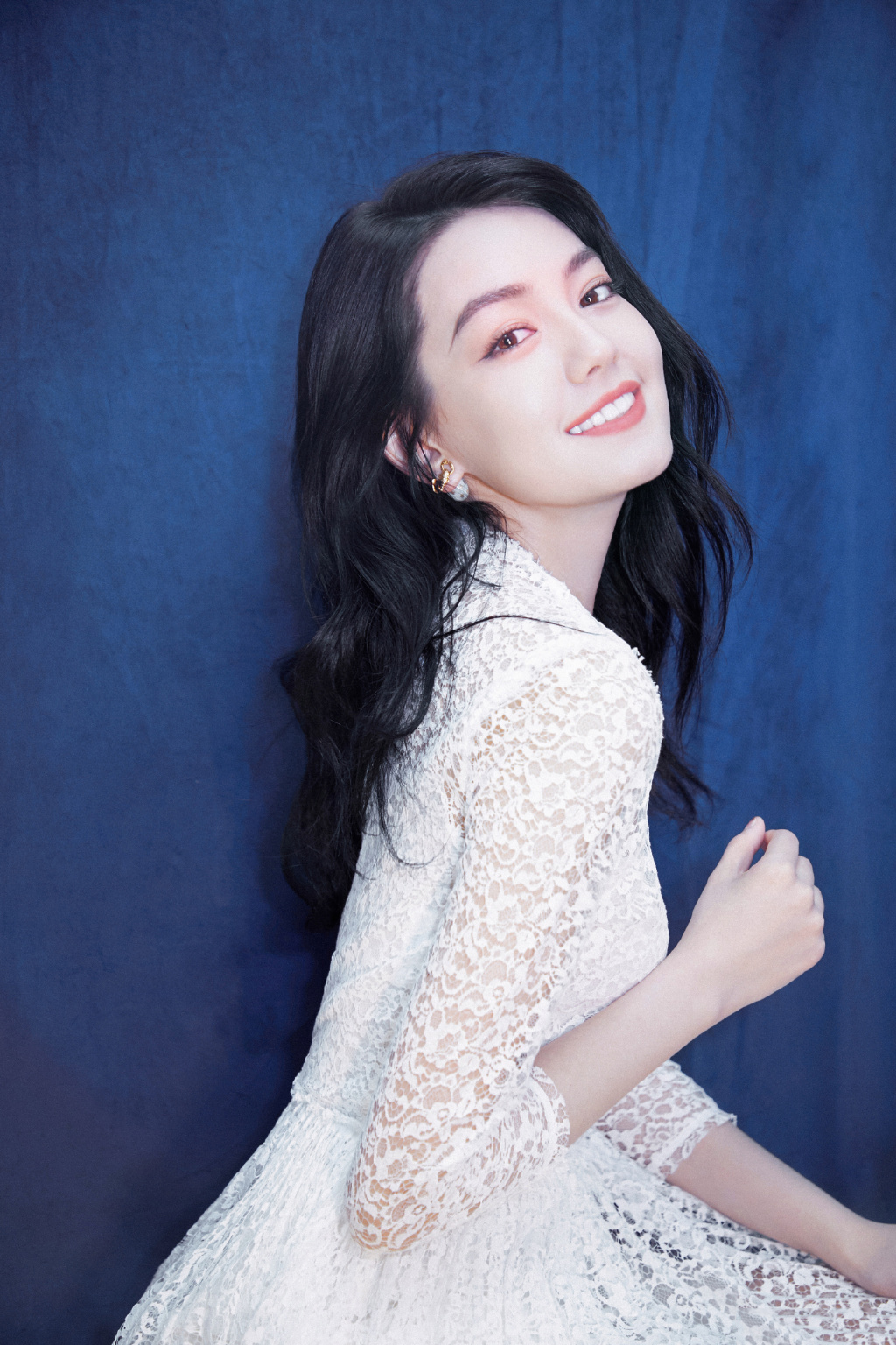 高清女星李诗颖白衫活力写真图片图片