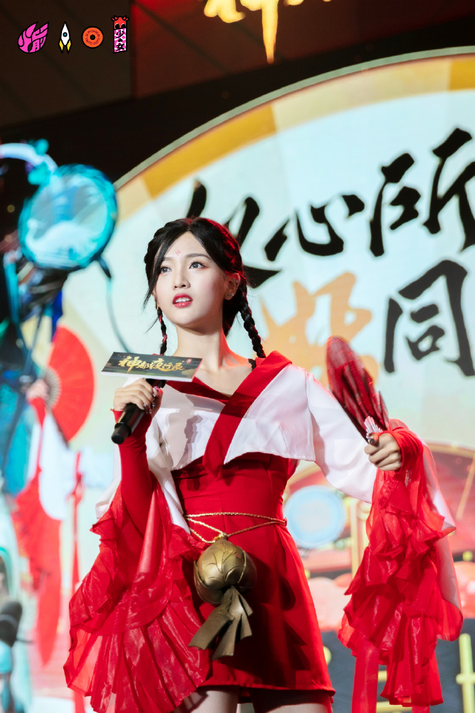 高清女明星吴宣仪COS游戏见面会图片图片