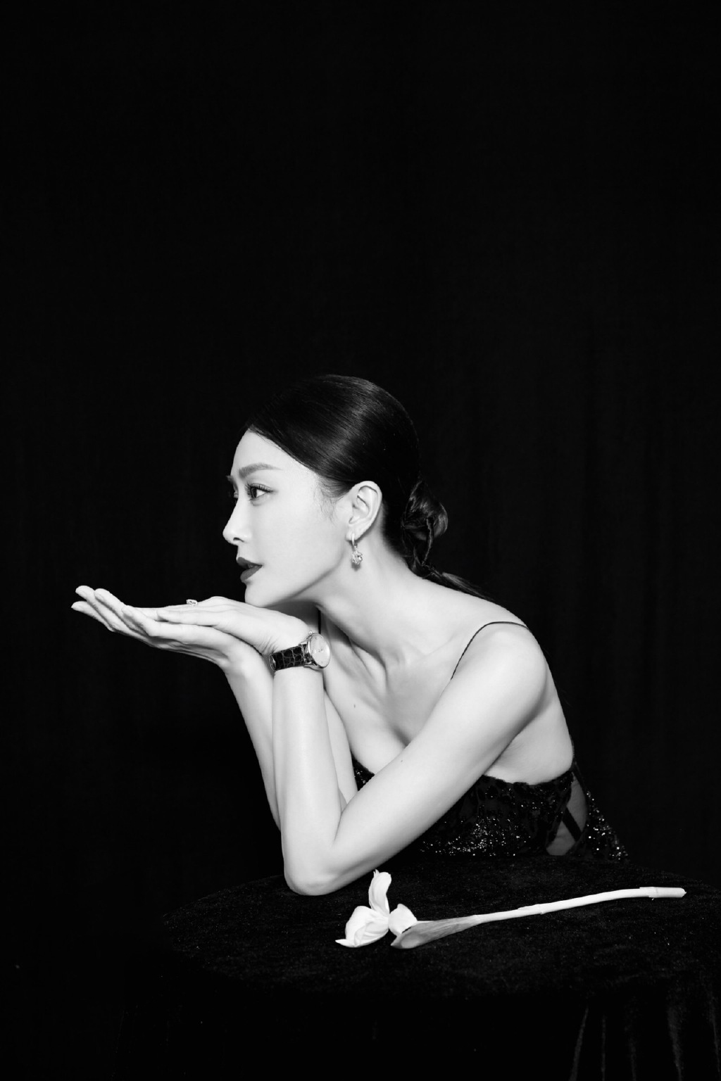 高清中国内地辽宁省沈阳女演员秦岚优雅自信性感写真图片
