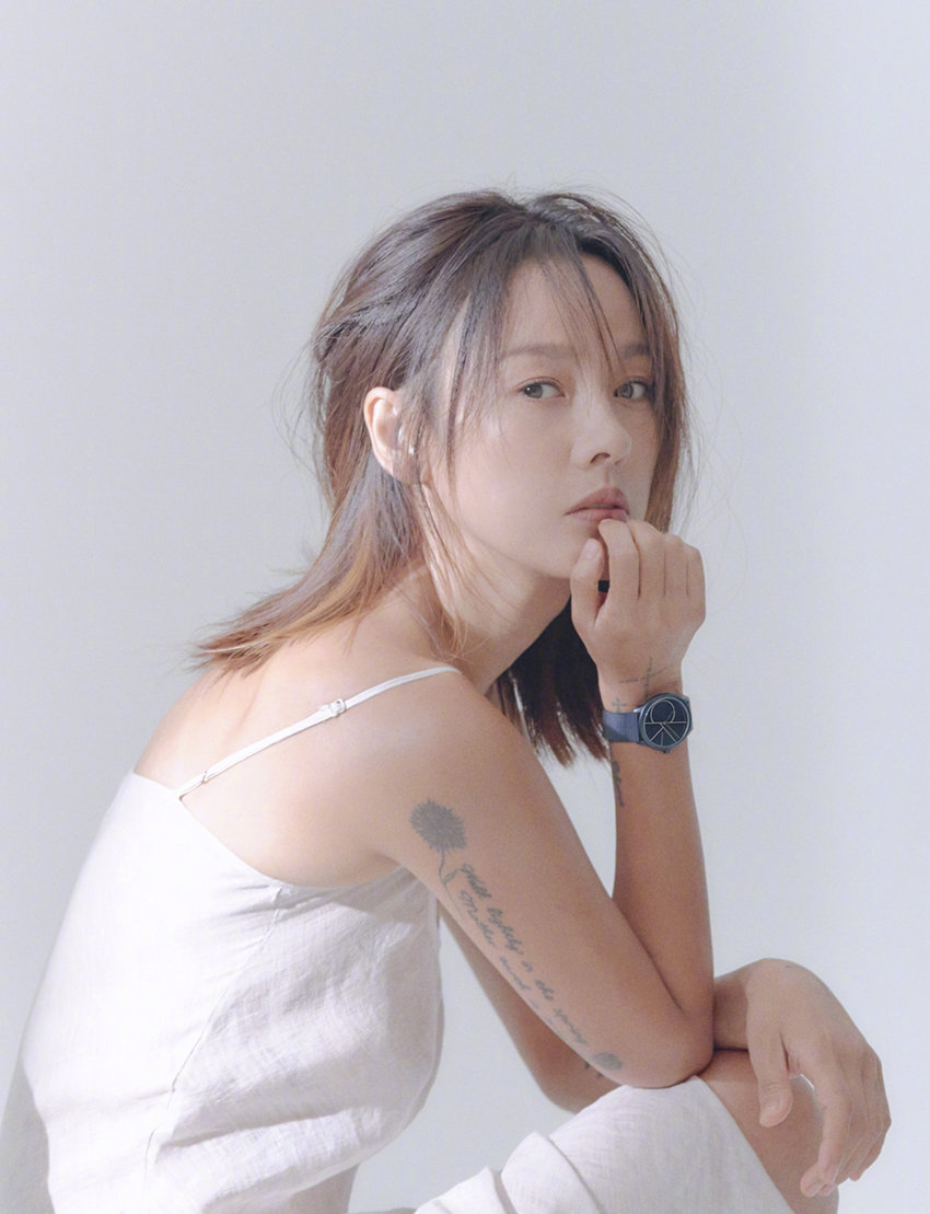 韩国著名影视女歌手兼演员李孝利小清新杂志封面写真图片图片