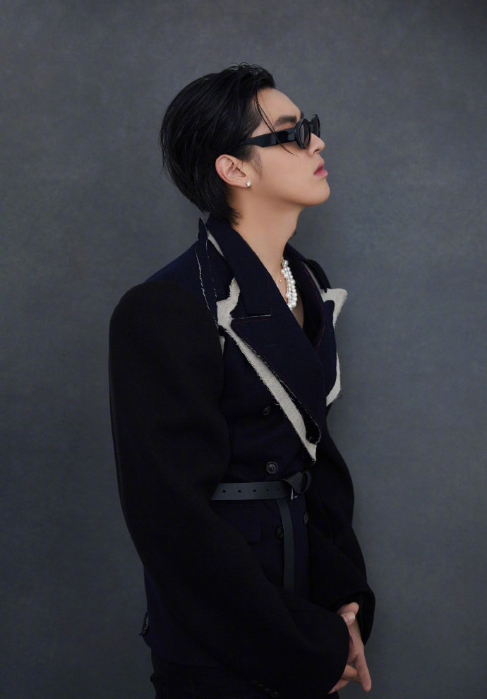 高清广州男明星吴亦凡单曲宣传照写真图片图片