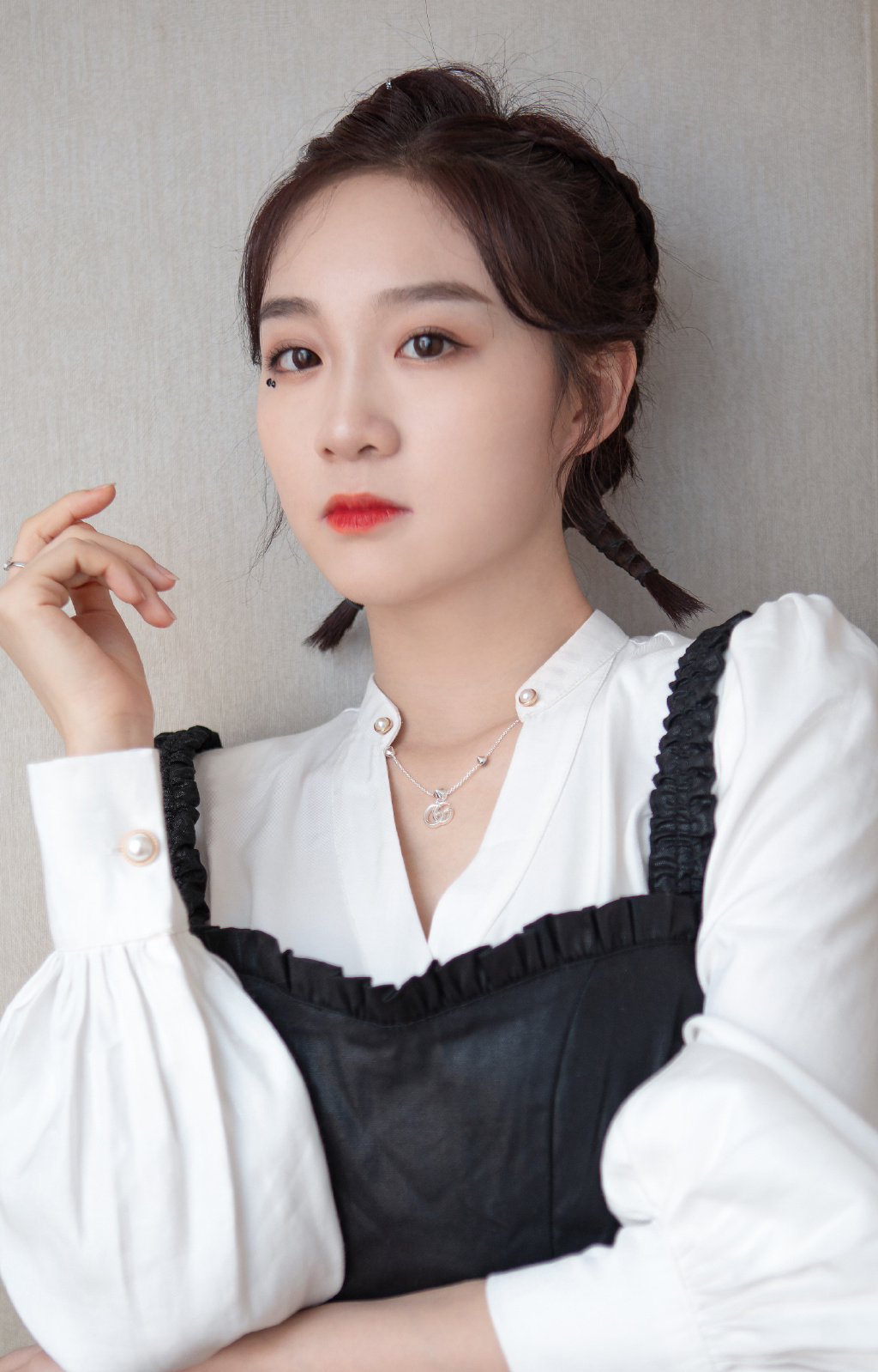 中国内地湖南女歌手李子璇霸气十足写真图片图片