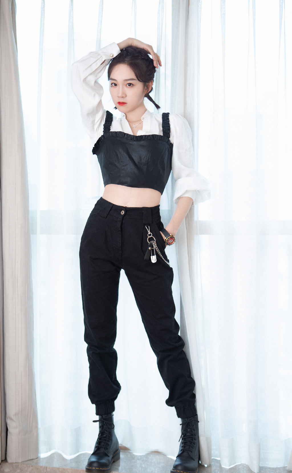 中国内地湖南女歌手李子璇霸气十足写真图片图片