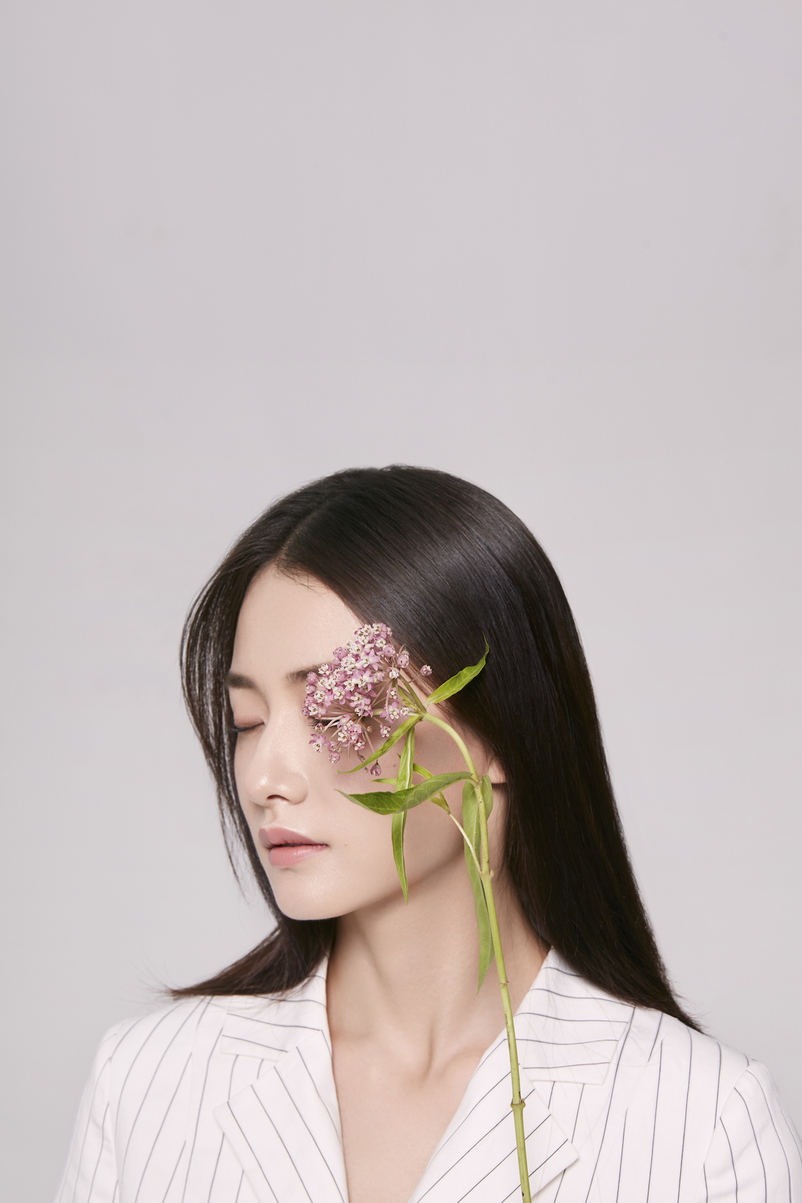高清中国内地陕西西安女演员柴碧云文艺时尚写真图片：淡雅高贵图片