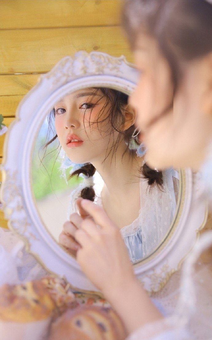 中国北京当代95后女演员宋祖儿时尚芭莎写真图片桌面电脑壁纸图片
