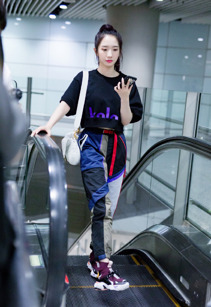 高清女明星孟美岐蓝色纱裙唯美写真图片图片