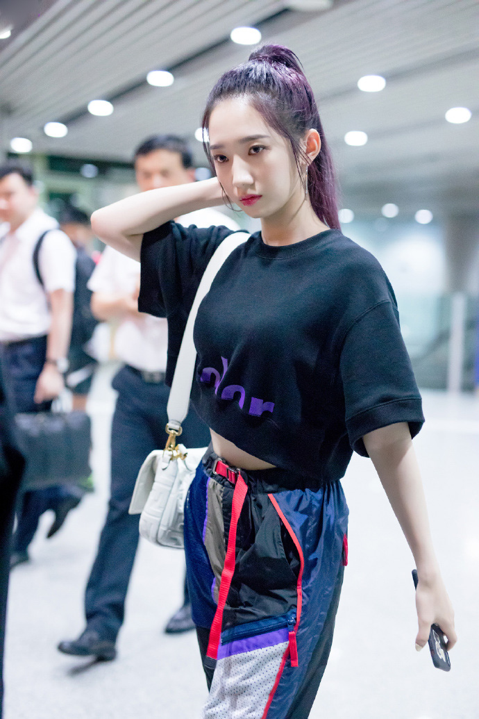 高清女明星孟美岐清爽干练写真图片图片