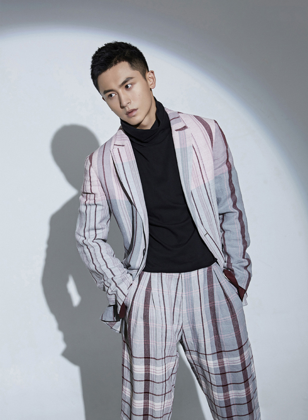 中国内地演员江西新余张哲瀚时尚气质写真图片图片