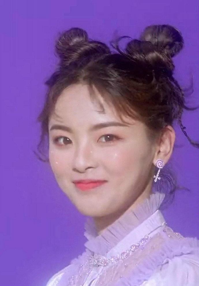 杨超越图片