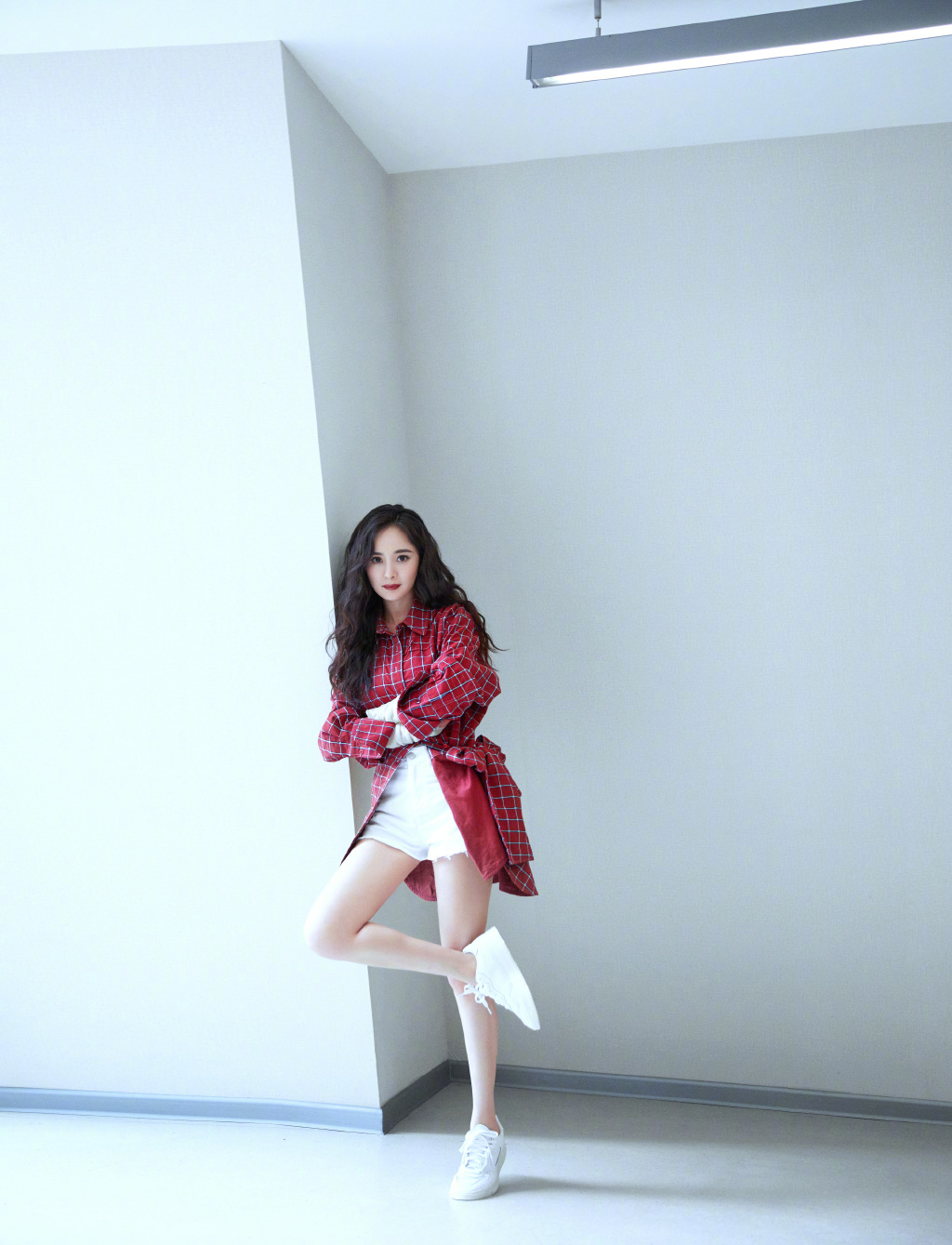 杨幂格子衫性感写真图片图片