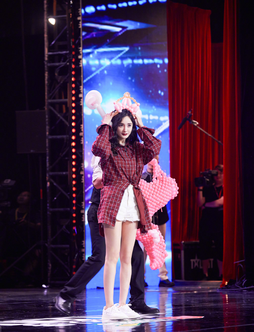 杨幂格子衫性感写真图片图片
