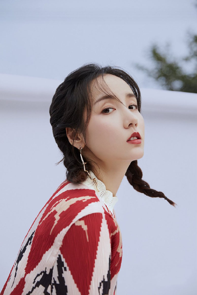 高清中国大陆重庆市渝中女演员吕一温婉大方时尚写真图片图片