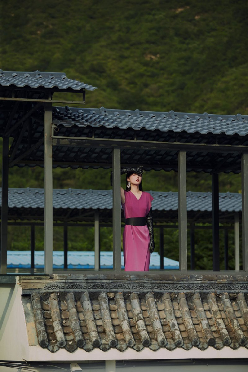 高清中国大陆重庆市渝中女演员吕一温婉大方时尚写真图片图片