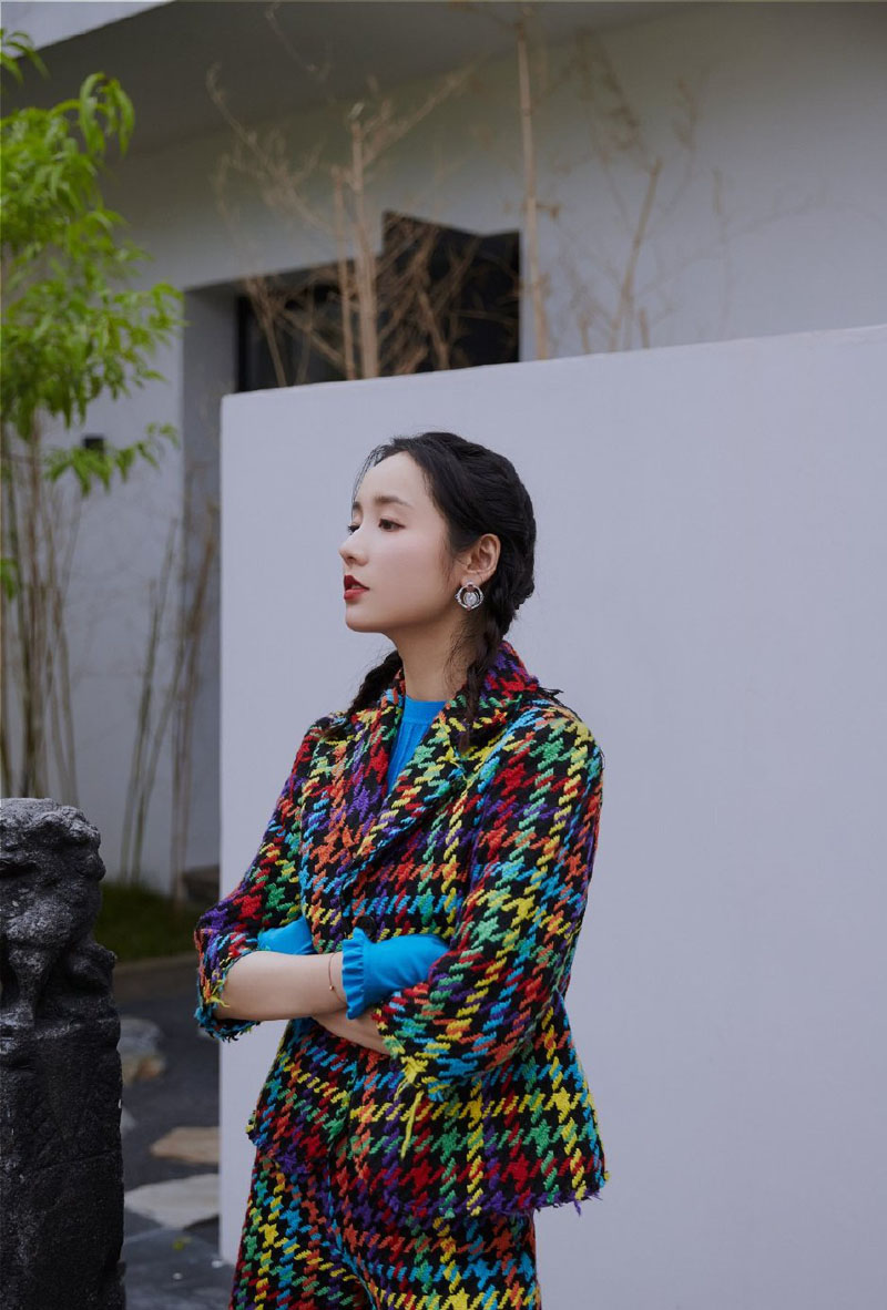 高清中国大陆重庆市渝中女演员吕一温婉大方时尚写真图片图片