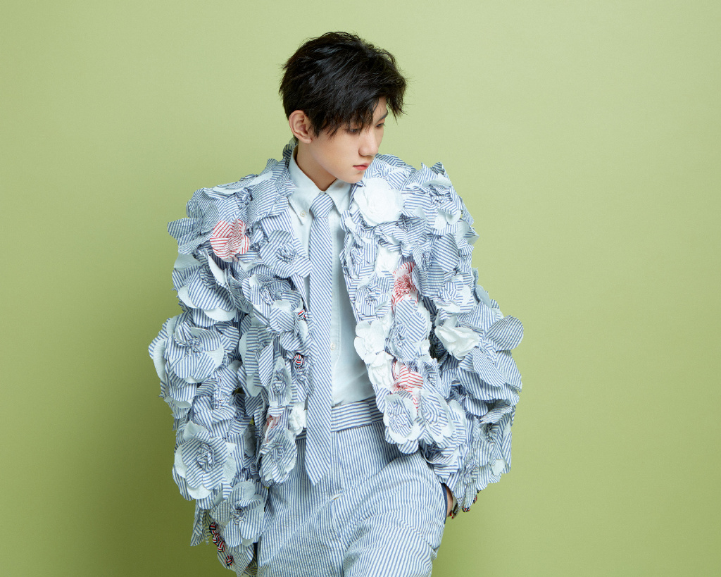 高清中国内地男歌手演员王源2019微博之夜帅气图片图片
