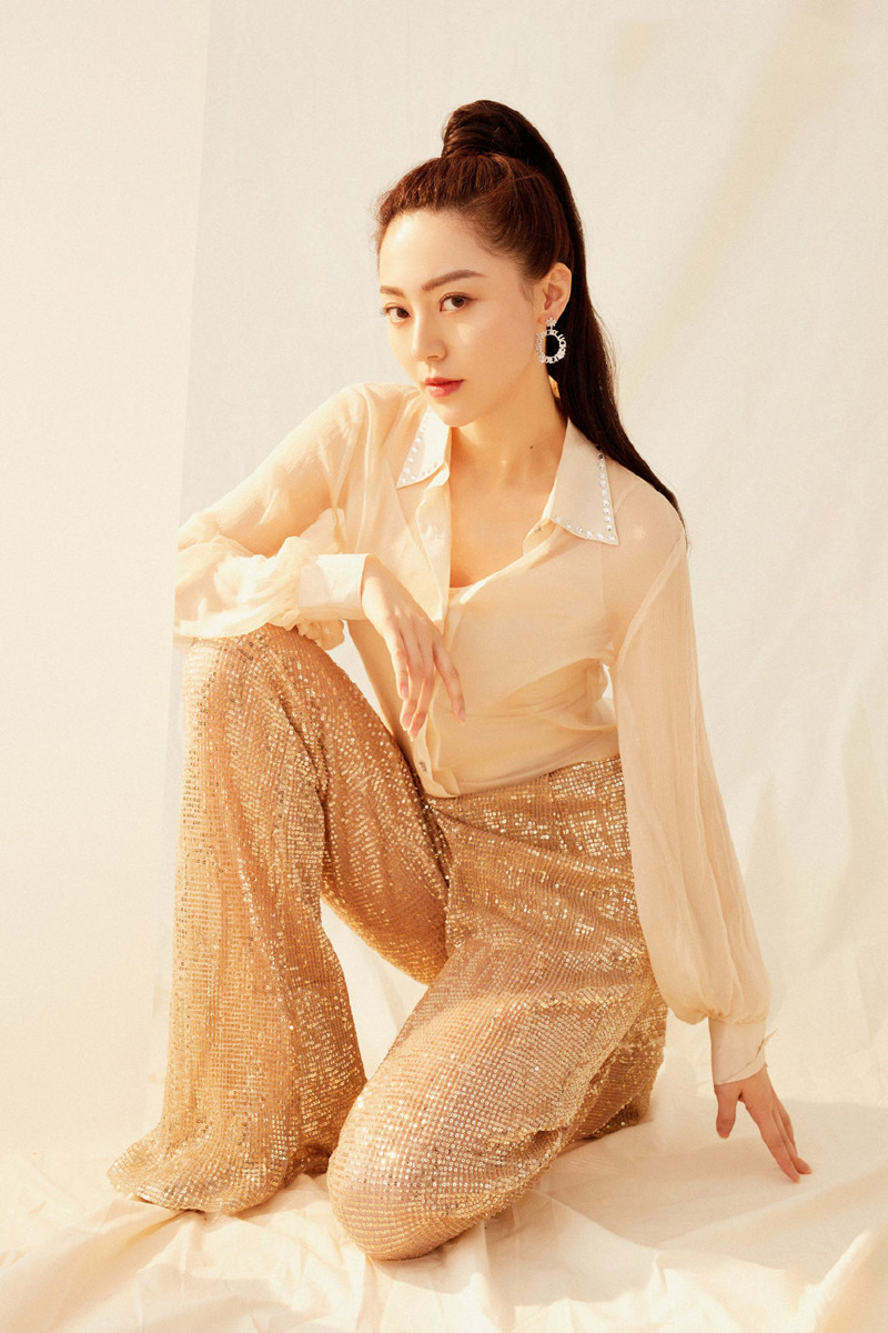 大陆内地四川成都女演员黄梦莹超A魅力写真大片图片