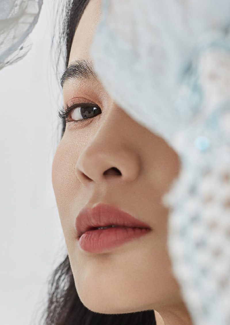 中国内地辽宁省沈阳女演员屈菁菁抹胸裙性感优雅写真图片图片