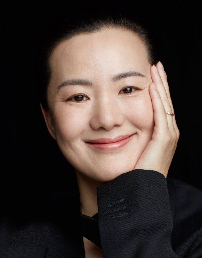 内地内蒙古呼和浩特女演员咏梅知性黑白写真图片图片
