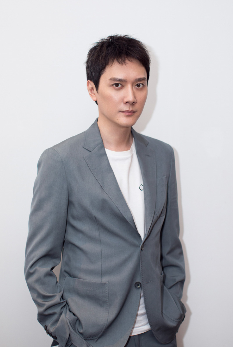 冯绍峰儒雅帅气活动照图片图片