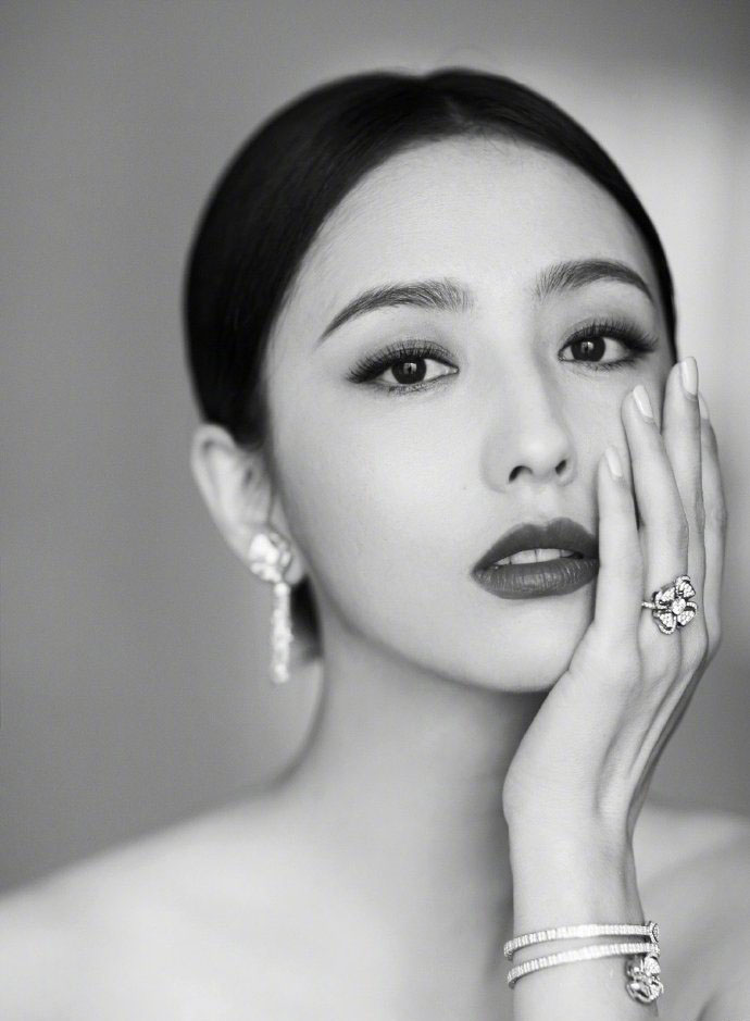 高清中国内地新疆伊犁影视女演员佟丽娅写真图片图片