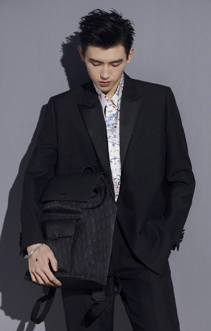 高清中国内地男演员陈飞宇芭莎男士杂志封面大片图片