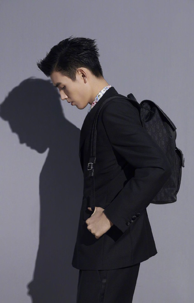 高清中国内地男演员陈飞宇芭莎男士杂志封面大片图片