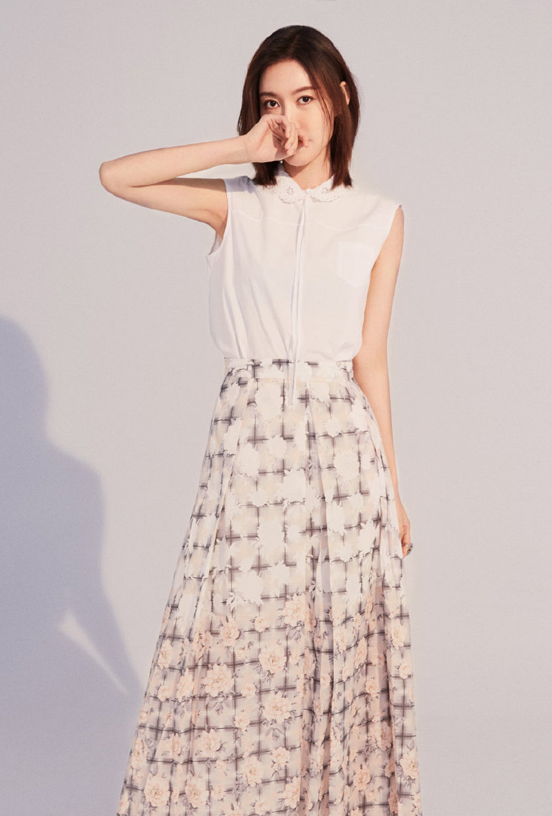 美女高露图片