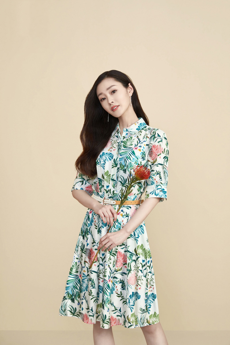 杨子姗清新淡雅活动写真图片图片