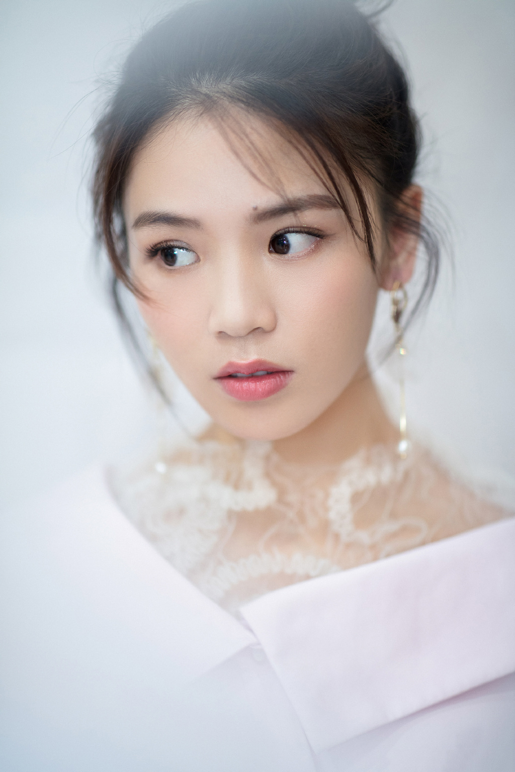中国内地四川省达州市渠县人女歌手黄英性感灵动写真图片图片