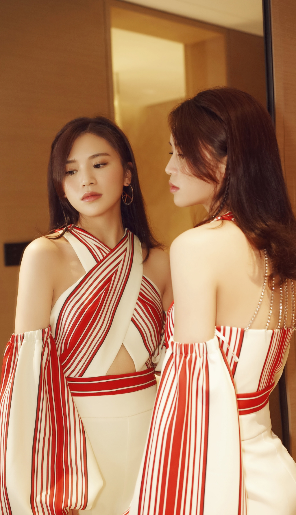 中国内地四川省达州市渠县人女歌手黄英性感灵动写真图片图片