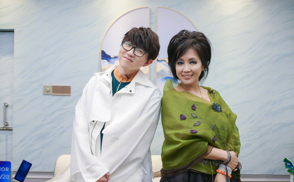 高清河南男星毛不易江苏卫视跨年演唱会图片图片