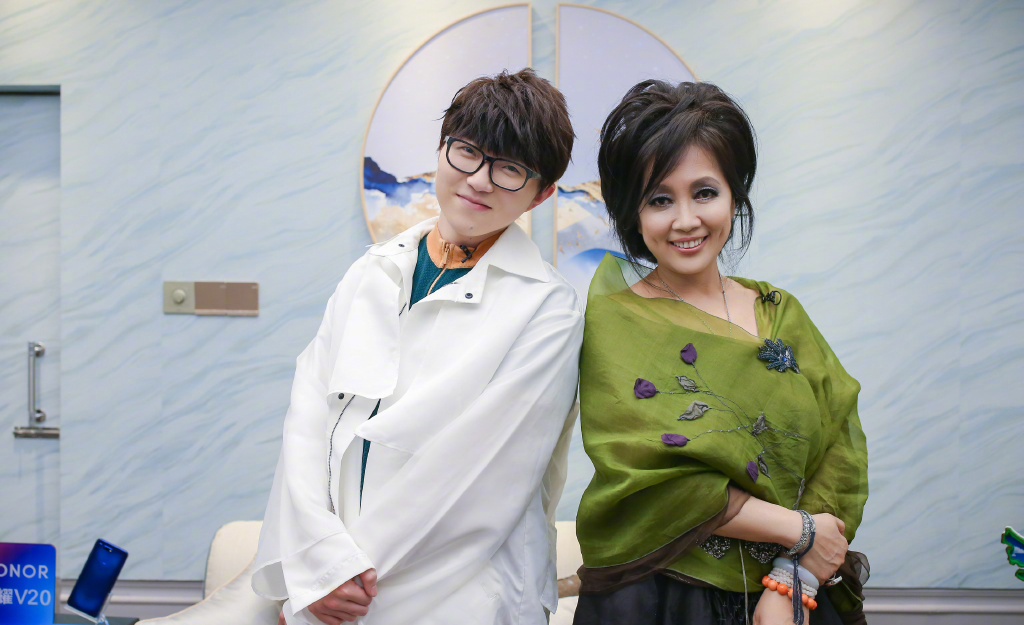 高清河南男星毛不易江苏卫视跨年演唱会图片图片