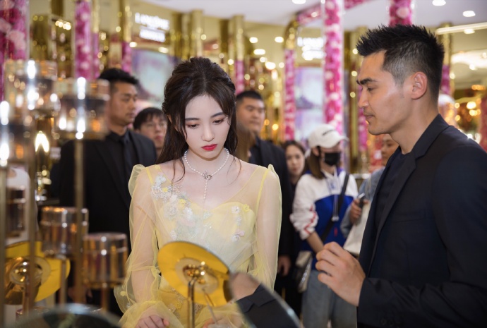鞠婧祎图片