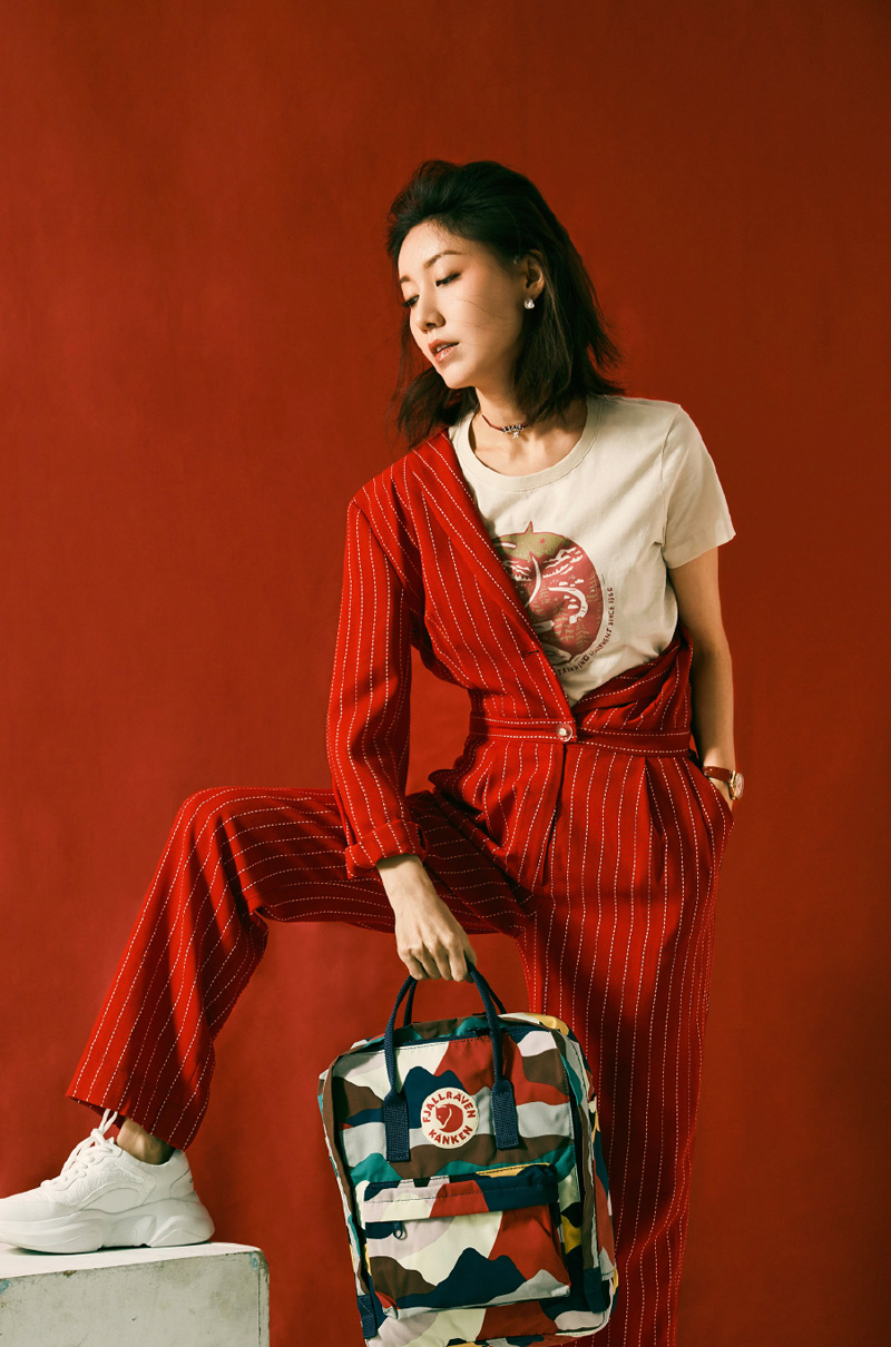 美女高露图片