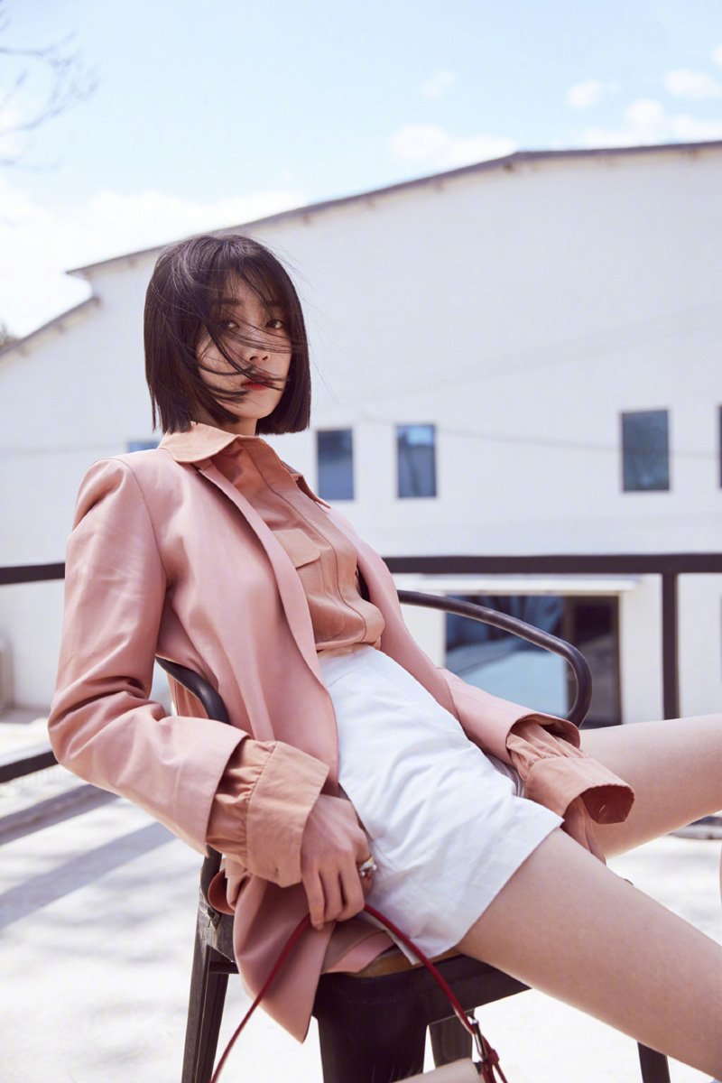 高清北京美女李溪芮粉色西装时尚写真图片图片