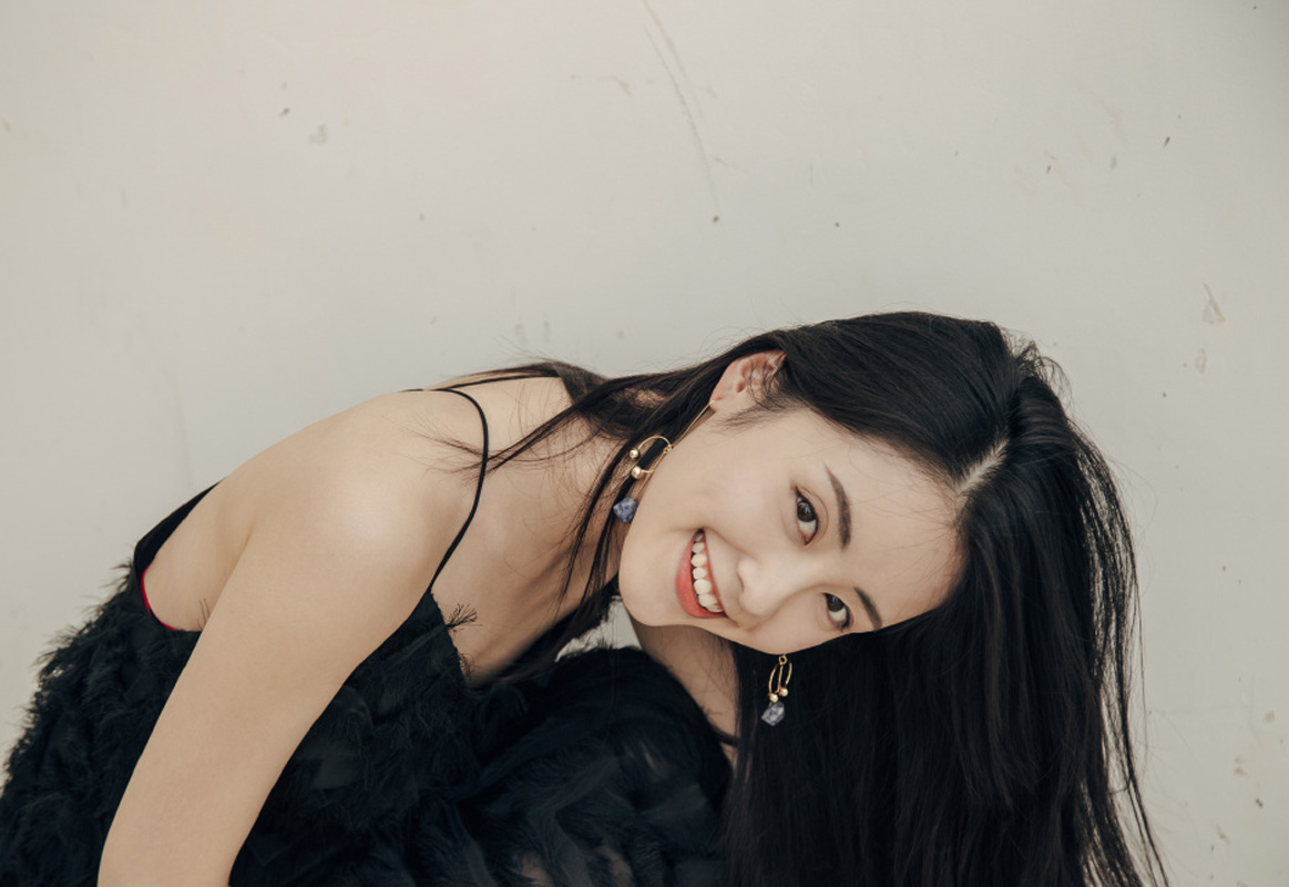 中国内地女广东陆丰模特章乐韵性感迷人写真图片图片