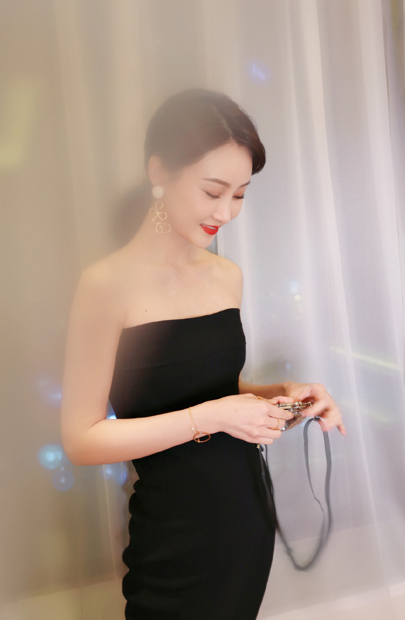中国内地辽宁省大连女演员林鹏深V长裙气质典雅写真图片图片