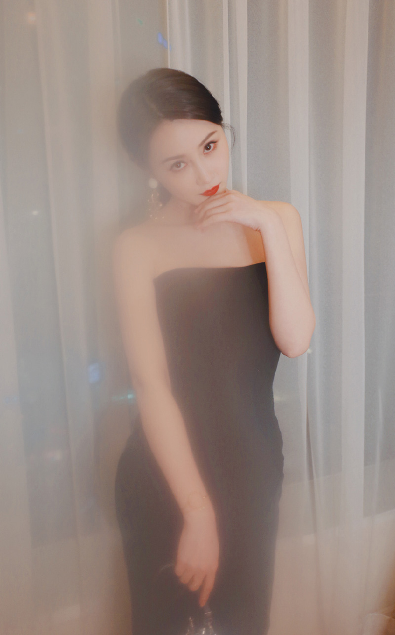 中国内地辽宁省大连女演员林鹏深V长裙气质典雅写真图片图片 中国内地辽宁省大连女演员林鹏深V长裙气质典雅写真图片图片