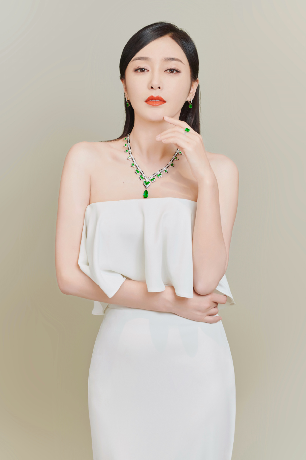 高清中国内地辽宁省沈阳女演员秦岚优雅自信性感写真图片