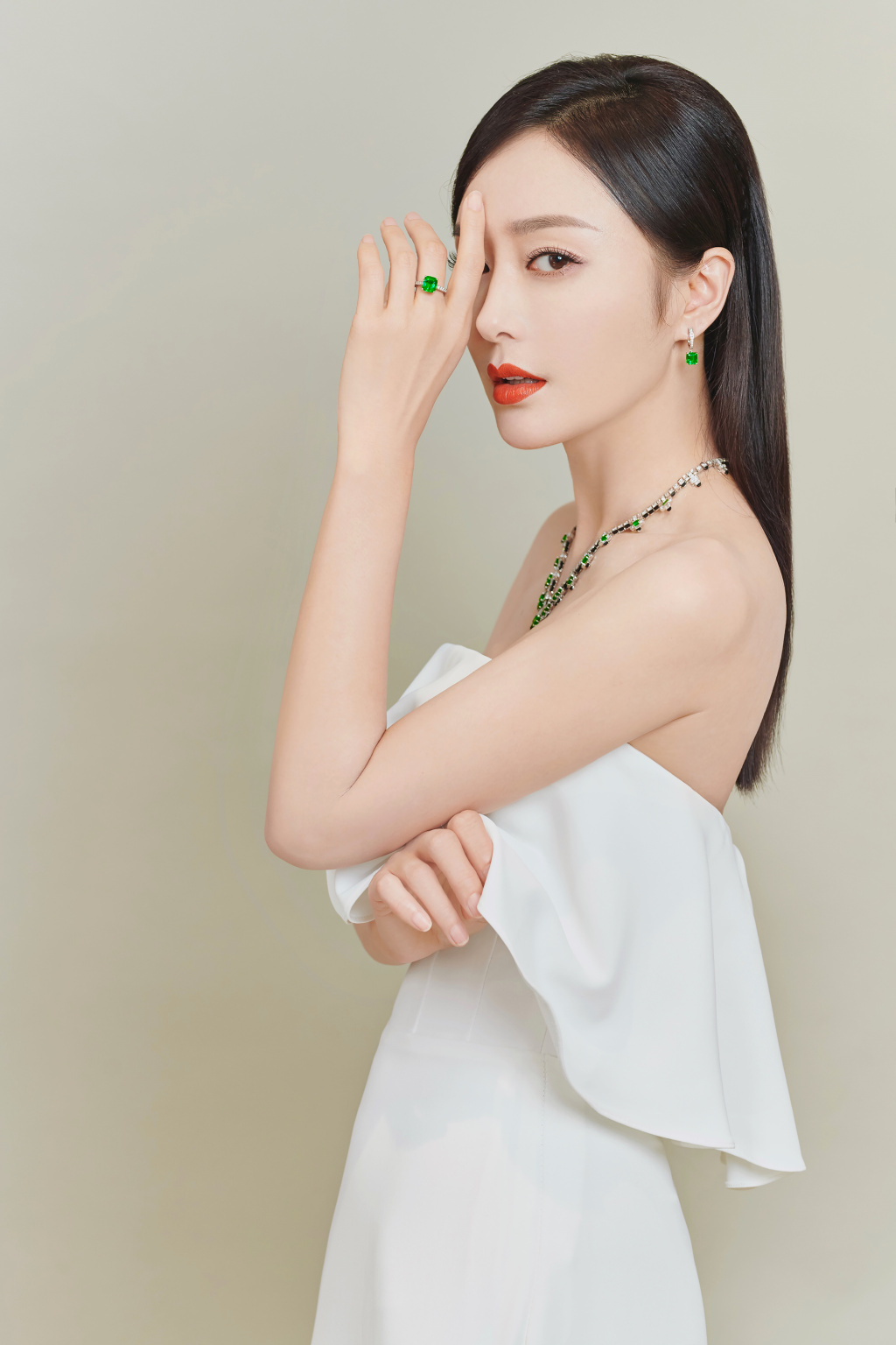 高清中国内地辽宁省沈阳女演员秦岚优雅自信性感写真图片