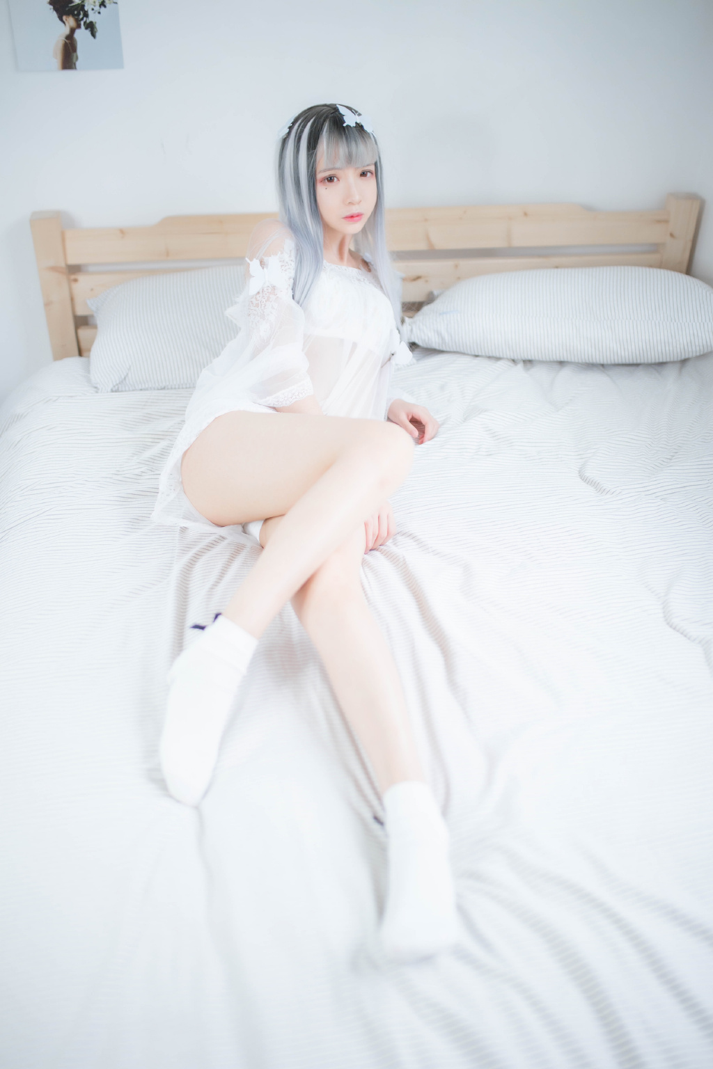 高清中国内地辽宁省沈阳女演员秦岚钻石蓝睫毛魅力性感写真图片
