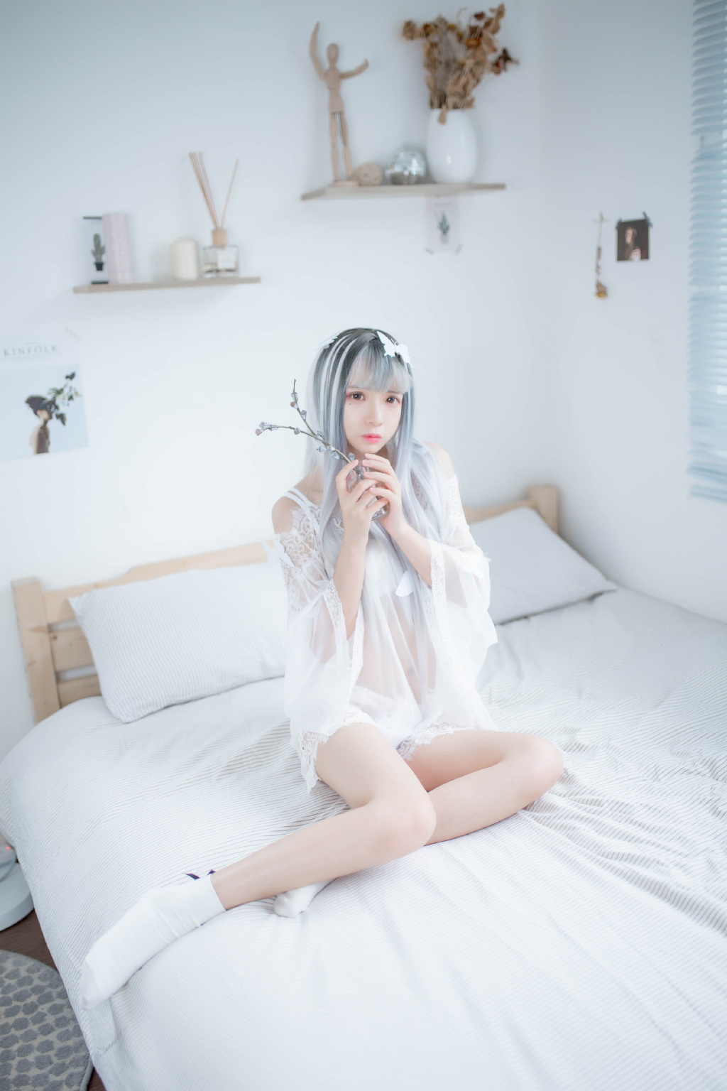 高清中国内地辽宁省沈阳女演员秦岚钻石蓝睫毛魅力性感写真图片