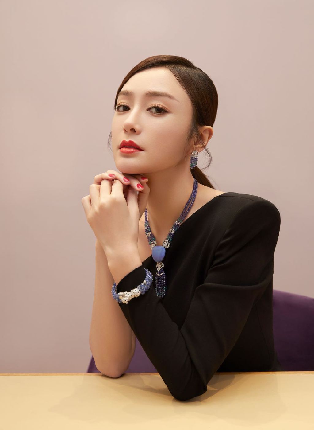 高清中国内地辽宁省沈阳女演员秦岚优雅自信性感写真图片