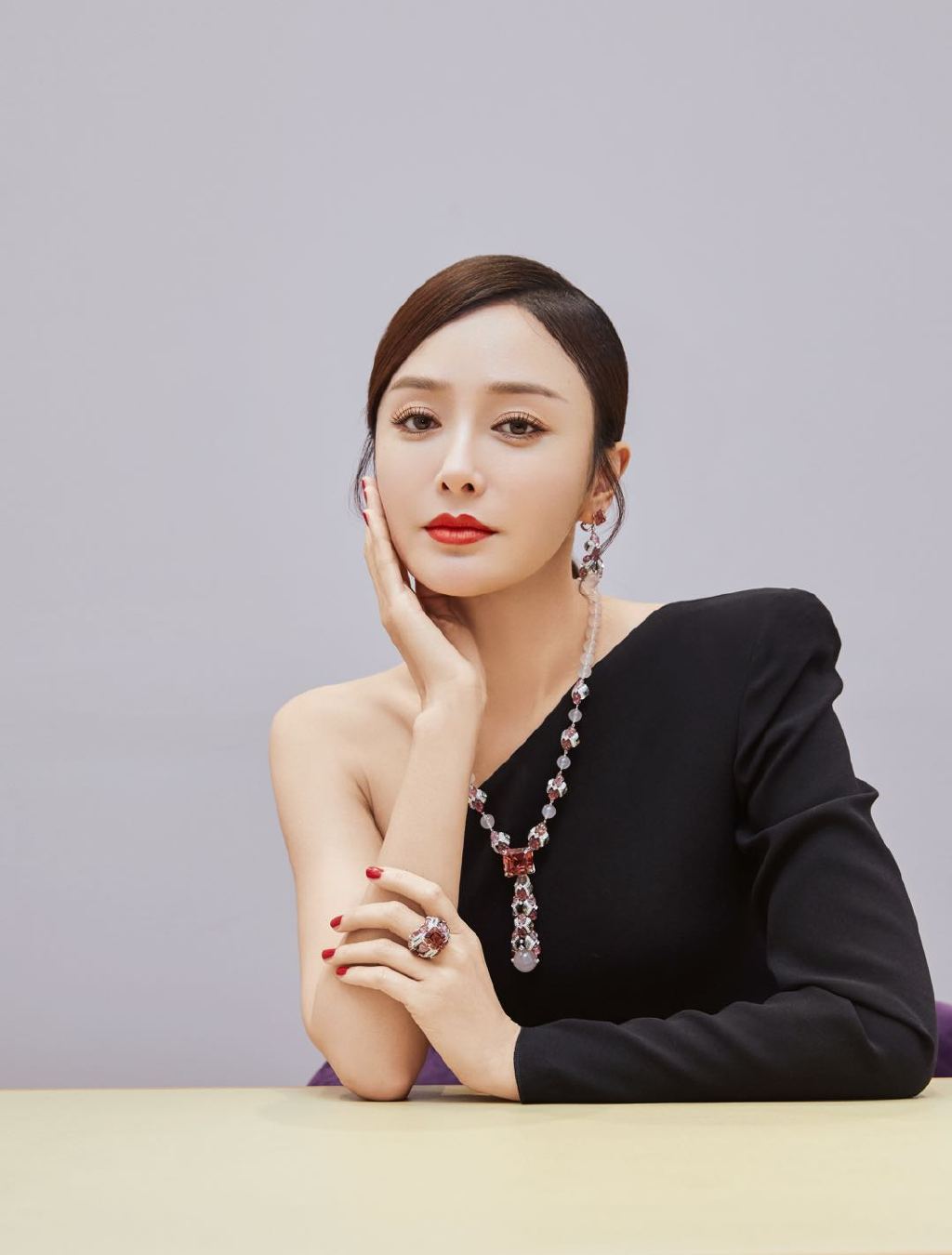 高清中国内地辽宁省沈阳女演员秦岚优雅自信性感写真图片