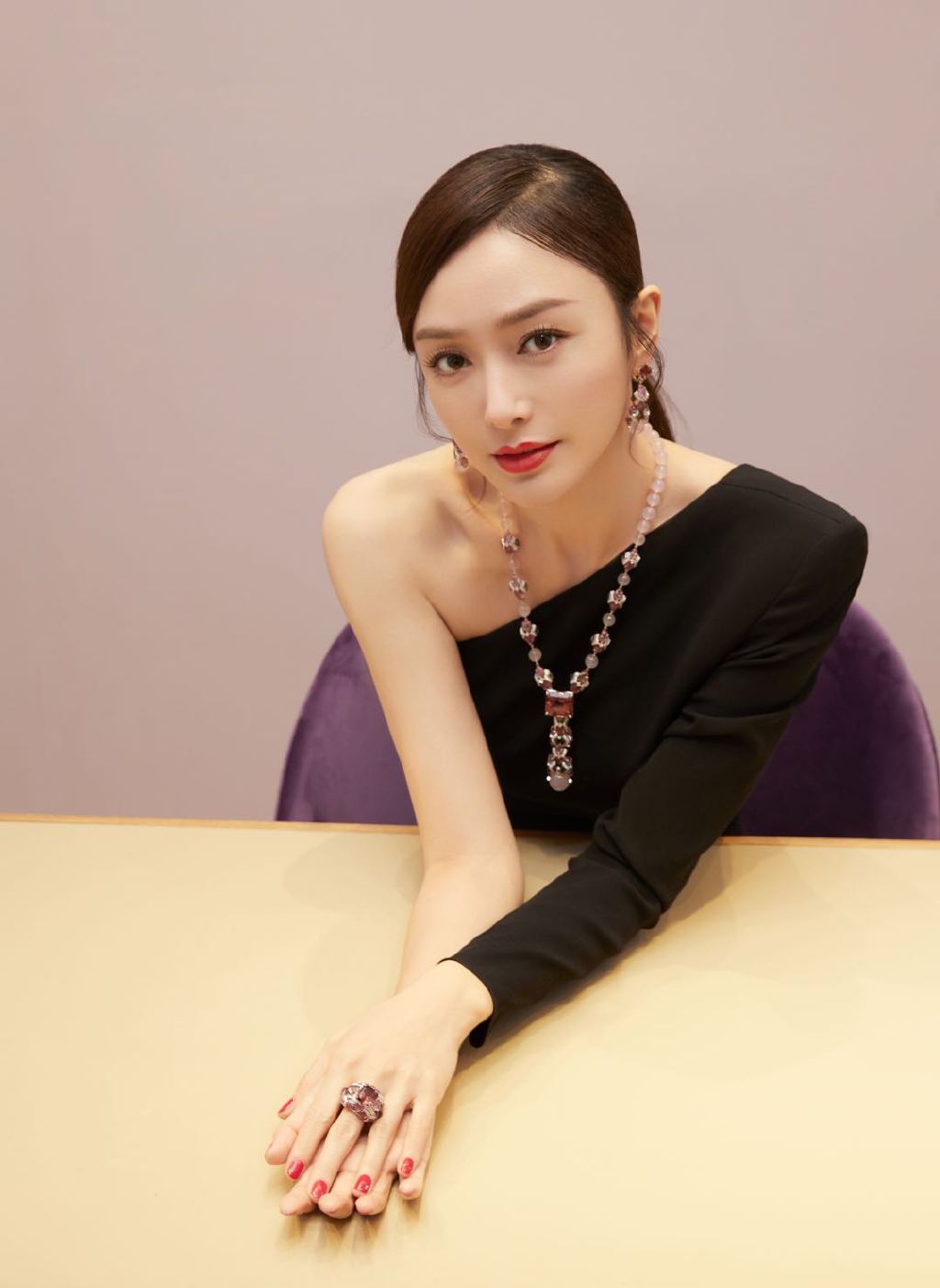 高清中国内地辽宁省沈阳女演员秦岚优雅自信性感写真图片