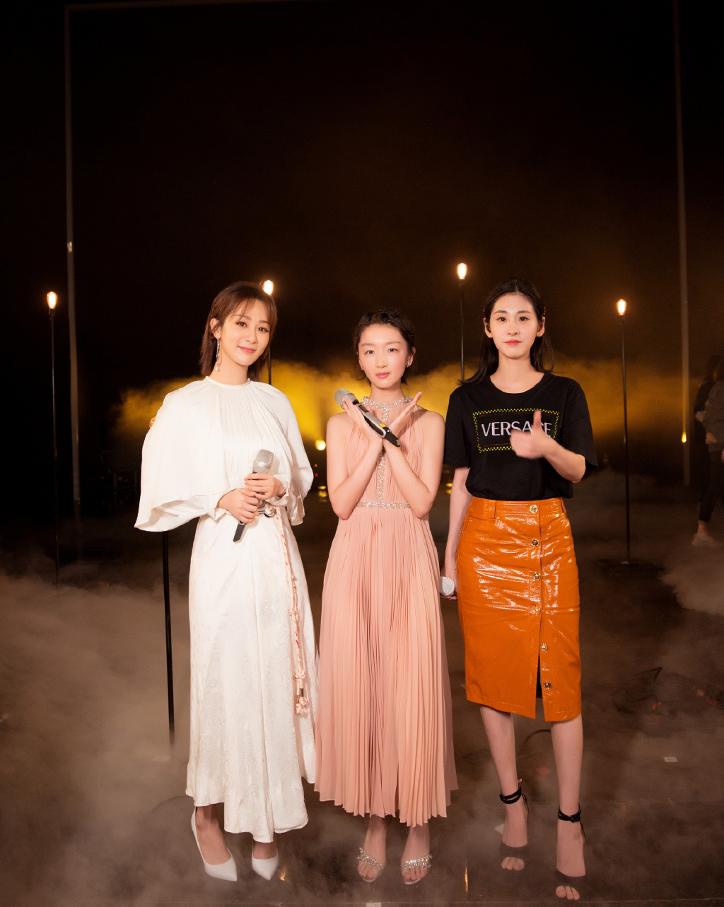 中国大陆天津女歌手张碧晨人气飙升登杂志封面尽显成熟优雅女神范儿图片