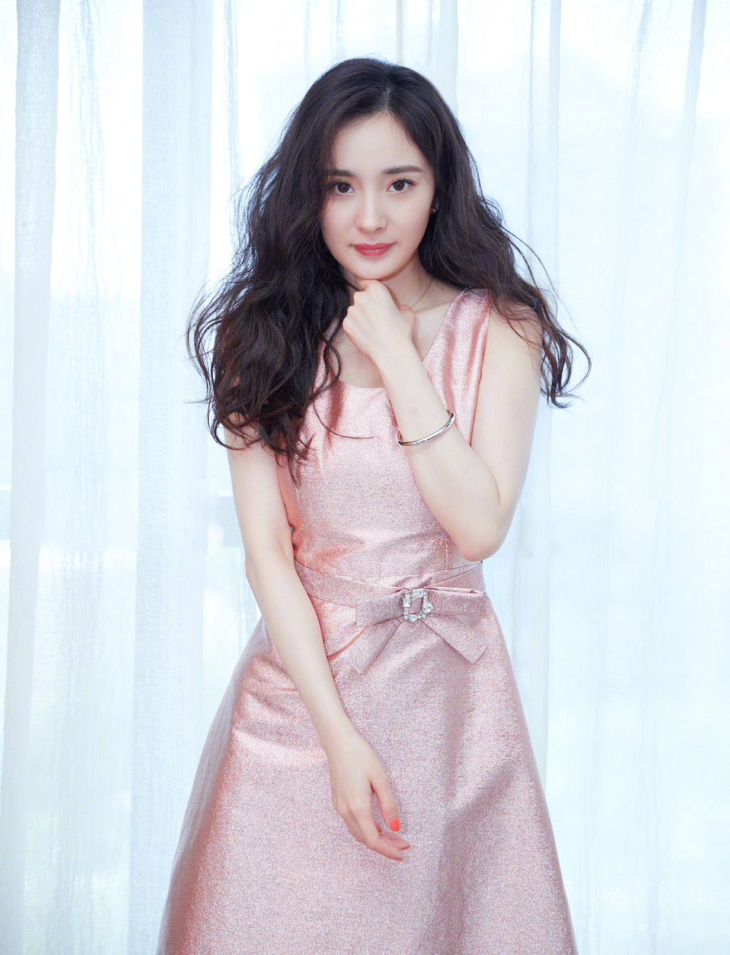 中国内地北京影视女演员杨幂抹胸裙性感高清桌面壁纸图片