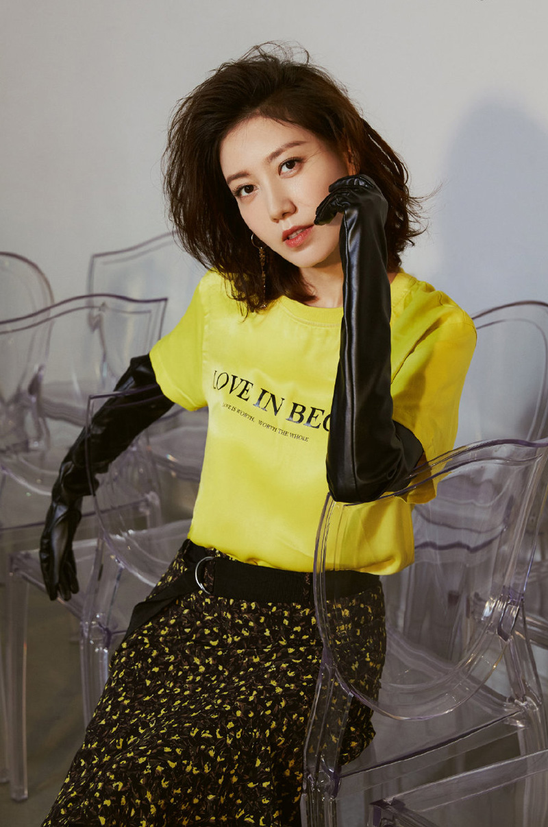 美女高露图片