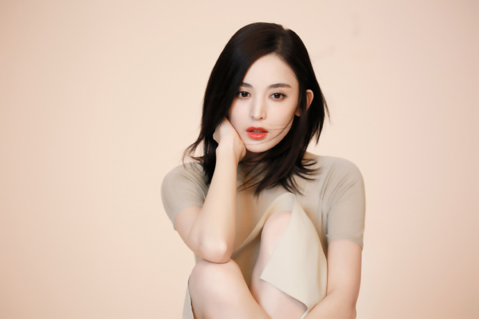 中国内地新疆乌鲁木齐市影视女演员古力娜扎微博之夜性感甜美写真图片图片
