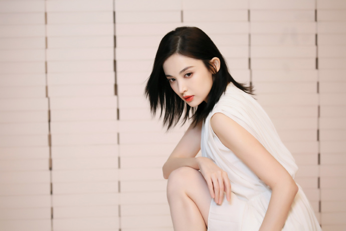 中国内地新疆乌鲁木齐市影视女演员古力娜扎微博之夜性感甜美写真图片图片
